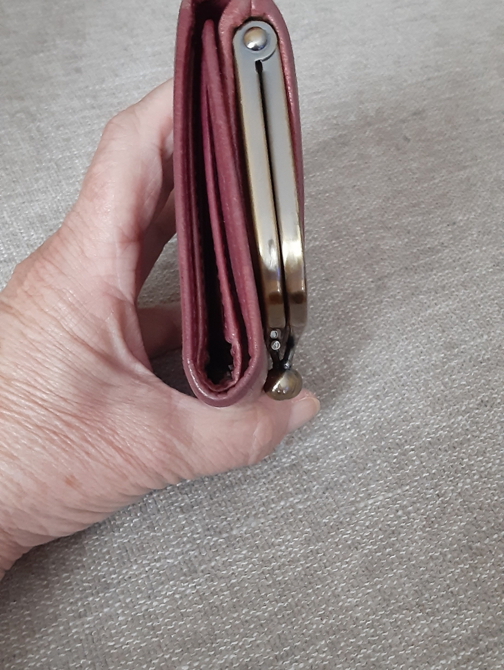 HOBO INTERNATIONAL BURGUNDY LEATHER SMALL WALLET - Picture 7 of 12
